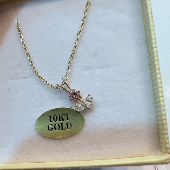 10ct gold necklace with certificate- retails for 640cdn - Picture 2 of 3